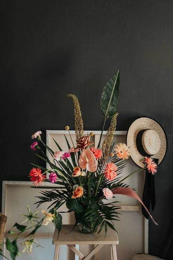 Comment remercier ou féliciter quelqu'un avec des fleurs pour un événement ou un cadeau?